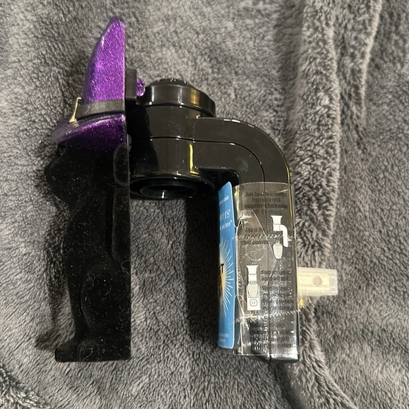 Bath&Body Works Velvet cat 🐈‍⬛ with purple witch hat light up wallflower plug - Picture 2 of 5
